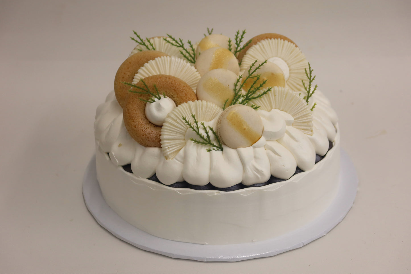 Modern Mechitenista Cheesecake-White