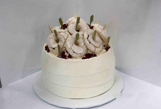 Closed Cake with meringue